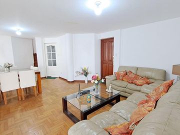 Se Vende Lindo Departamento En Un Primer Piso Con Jardín En Casuarina Baja