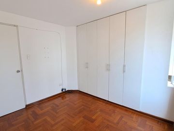 Se Vende Lindo Departamento En Un Primer Piso Con Jardín En Casuarina Baja