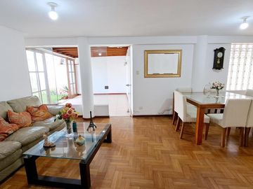 Se Vende Lindo Departamento En Un Primer Piso Con Jardín En Casuarina Baja