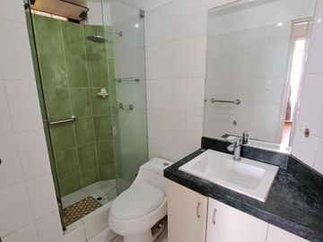 Se Vende Lindo Departamento En Un Primer Piso Con Jardín En Casuarina Baja