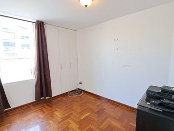 Se Vende Lindo Departamento En Un Primer Piso Con Jardín En Casuarina Baja