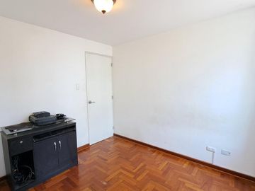 Se Vende Lindo Departamento En Un Primer Piso Con Jardín En Casuarina Baja