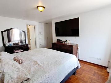 Se Vende Lindo Departamento En Un Primer Piso Con Jardín En Casuarina Baja