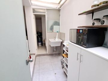 Se Vende Lindo Departamento En Un Primer Piso Con Jardín En Casuarina Baja