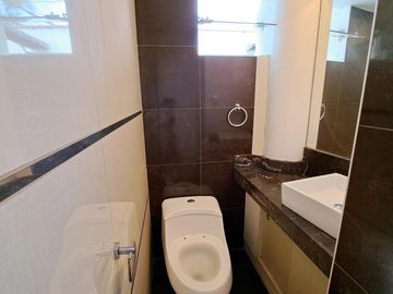 Se Vende Lindo Departamento En Un Primer Piso Con Jardín En Casuarina Baja