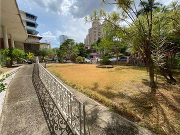 Venta de lote de terreno con casa en el Cangrejo