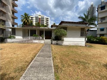 Venta de lote de terreno con casa en el Cangrejo
