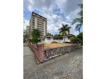 Venta de lote de terreno con casa en el Cangrejo