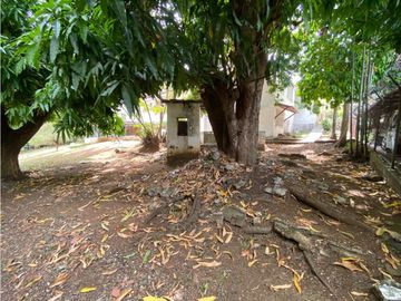 Venta de lote de terreno con casa en el Cangrejo