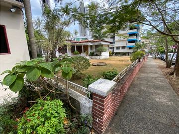 Venta de lote de terreno con casa en el Cangrejo