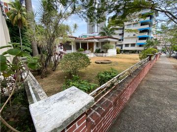 Venta de lote de terreno con casa en el Cangrejo