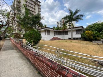 Venta de lote de terreno con casa en el Cangrejo