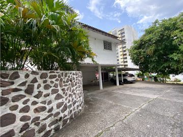Venta de lote de terreno con casa en el Cangrejo