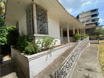 Venta de lote de terreno con casa en el Cangrejo