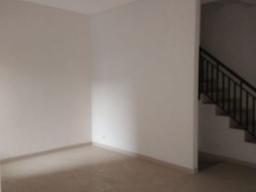 RUMAH READY STOCK CICAHEUM Tanah Luas Cocok Untuk Keluarga Besar Posisi Hook Lokasi Mainroad Bandung
