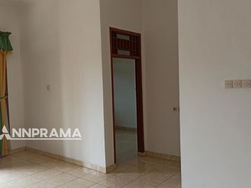 Rn Rumah Luas Danmewah Pinggir Jalan Raya Caringin