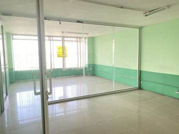 RENTA LOCALES FRENTE CENTRAL CAMIONERA METEPEC EDO DE MEXICO