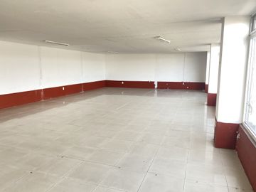 RENTA LOCALES FRENTE CENTRAL CAMIONERA METEPEC EDO DE MEXICO