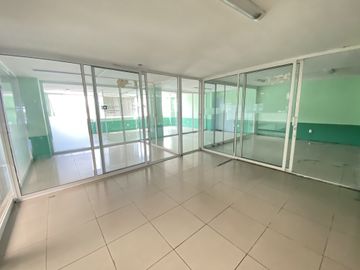 RENTA LOCALES FRENTE CENTRAL CAMIONERA METEPEC EDO DE MEXICO