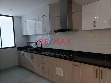 PRECIOSO DEPARTAMENTO ESTRENO 1ER PISO FRENTE A PARQUE ENTREGA INMEDIATA SURCO!
NO PAGA ALCABALA!
Oportunidad: ¡Vive frente a la naturaleza sin sali
