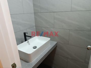 PRECIOSO DEPARTAMENTO ESTRENO 1ER PISO FRENTE A PARQUE ENTREGA INMEDIATA SURCO!
NO PAGA ALCABALA!
Oportunidad: ¡Vive frente a la naturaleza sin sali