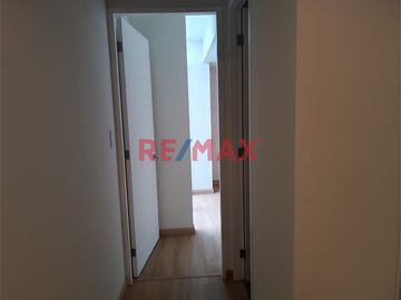 PRECIOSO DEPARTAMENTO ESTRENO 1ER PISO FRENTE A PARQUE ENTREGA INMEDIATA SURCO!
NO PAGA ALCABALA!
Oportunidad: ¡Vive frente a la naturaleza sin sali