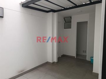 PRECIOSO DEPARTAMENTO ESTRENO 1ER PISO FRENTE A PARQUE ENTREGA INMEDIATA SURCO!
NO PAGA ALCABALA!
Oportunidad: ¡Vive frente a la naturaleza sin sali
