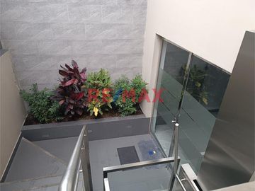 PRECIOSO DEPARTAMENTO ESTRENO 1ER PISO FRENTE A PARQUE ENTREGA INMEDIATA SURCO!
NO PAGA ALCABALA!
Oportunidad: ¡Vive frente a la naturaleza sin sali