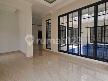 Rumah Cantik 3 Lantai di The Green Banyan Ville BSD City