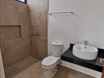 Casa en Venta en Mérida, Privada Fiora Residencial, Cholul (Mod. Lily)