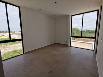 Casa en Venta en Mérida, Privada Fiora Residencial, Cholul (Mod. Lily)