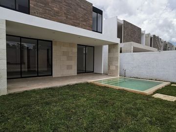 Casa en Venta en Mérida, Privada Fiora Residencial, Cholul (Mod. Lily)