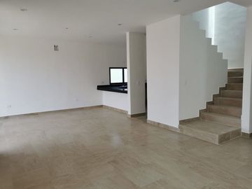 Casa en Venta en Mérida, Privada Fiora Residencial, Cholul (Mod. Lily)
