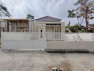 Rumah Baru Siap Huni di Jl Kaliurang Km 11 dekat Kampus UII