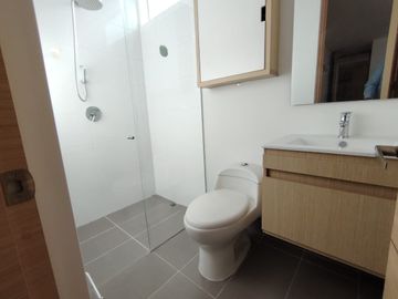 apartamento en arriendo en loma de las brujas. Cod A9434054