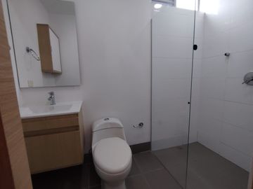 apartamento en arriendo en loma de las brujas. Cod A9434054