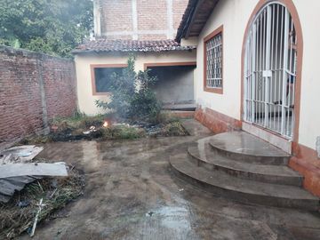 Casa en Venta  Como Terreno en Armeria, Colima