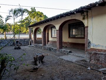 Casa en Venta  Como Terreno en Armeria, Colima