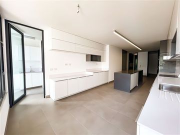 Departamento en venta de 4 dorm. en Lo Barnechea