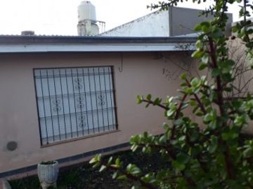 CASA 3 AMB. + GALPON . DE LOS RESERVISTAS ESQUINA GABOTO