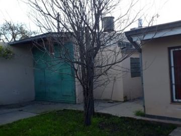 CASA 3 AMB. + GALPON . DE LOS RESERVISTAS ESQUINA GABOTO