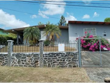VENDO CASA EN LA CHORRERA GUADALUPE 3R