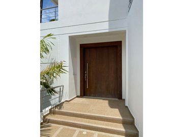 ¡Descubre tu hogar de ensueño en la Urbanización Ciudad del Mar.
