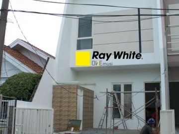 Rumah Minimalis 2 Lantai Jl. Nirwana Executive, Surabaya
