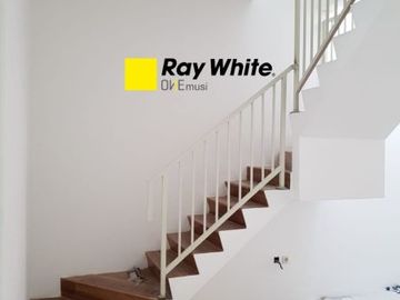 Rumah Minimalis 2 Lantai Jl. Nirwana Executive, Surabaya