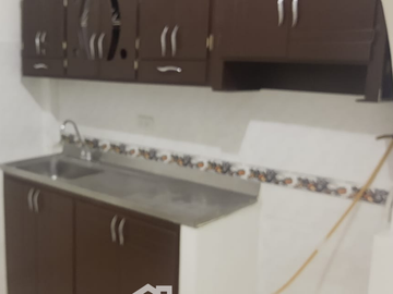 VENTA DE CASA CON LOCLES Y APARTAMENTOS