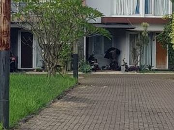 Rumah Mewah Dalam Cluster Dekat Tol di Jakarta Timur