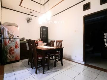 Rumah 2 Lantai Homey Dijual Murah Lingkungan Nyaman Dekat Stasiun