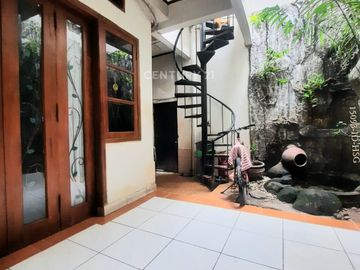 Rumah 2 Lantai Homey Dijual Murah Lingkungan Nyaman Dekat Stasiun