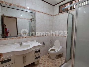 Dijual Rumah Kokoh 2 Lantai Dalam Komplek Nyaman di Puri Cinere